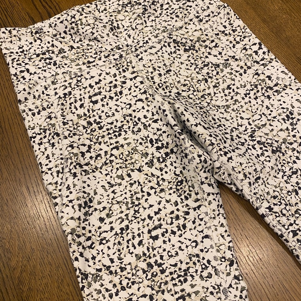 Old Navy 7/8 Powersoft Leggings - Picture 2 of 4